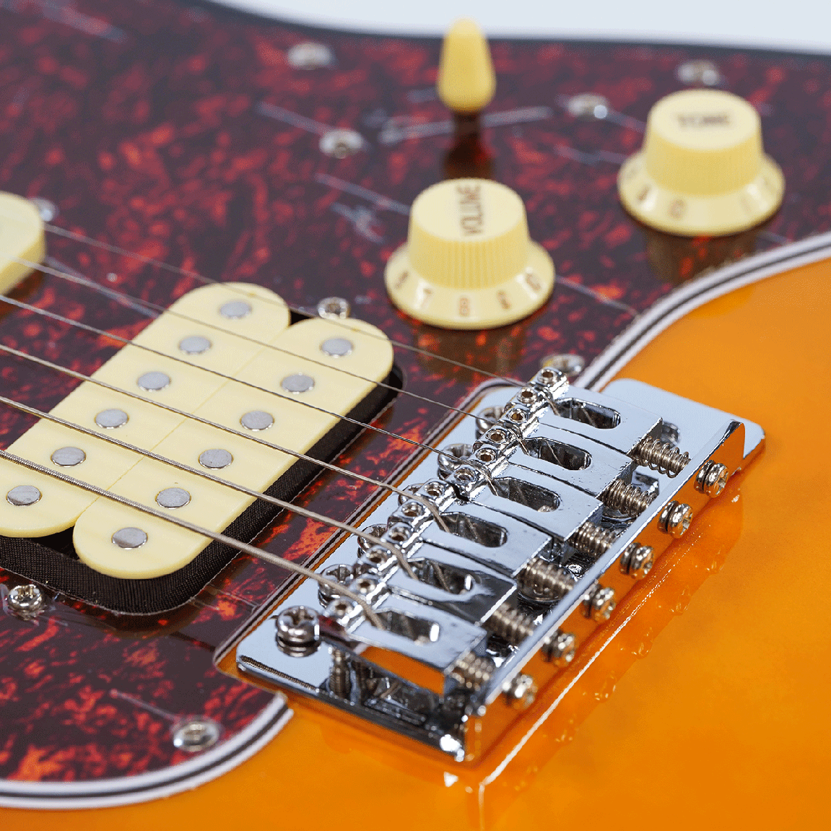 EKO キズありプライス！シンプル＆風格漂う・SSHのP.U搭載！【EKO ST 350 SUNBURST】