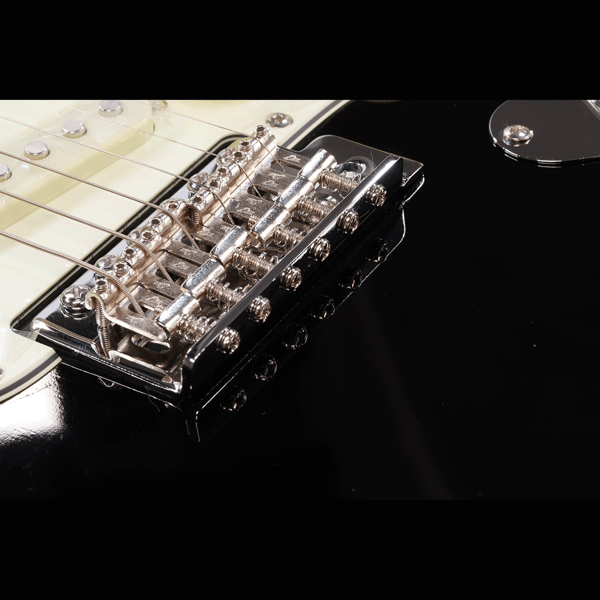 EKO シンプル＆風格漂う・上位機種のスリーシングルP.U【EKO ST 400 BLACK】