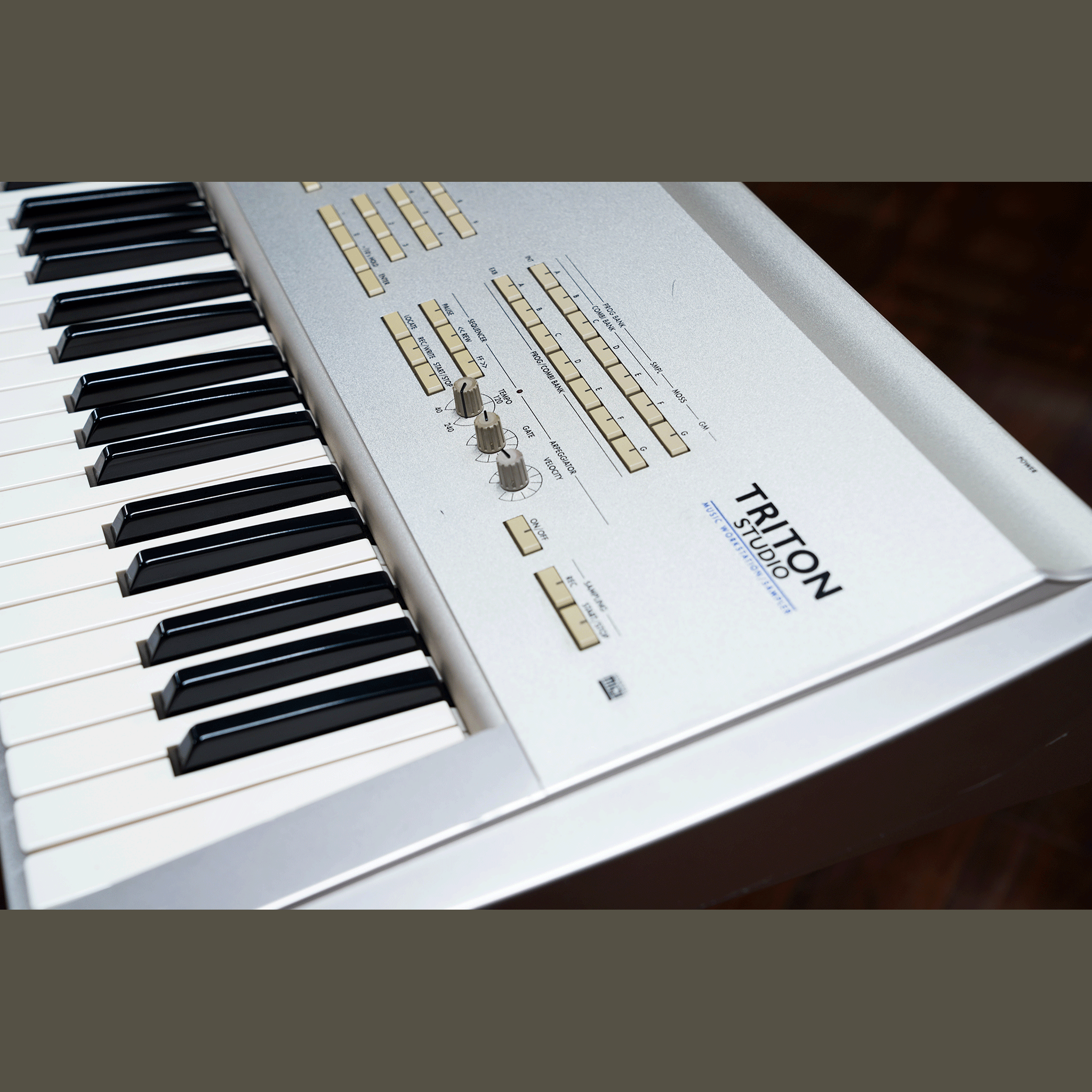 KORG 希少機種のジャンク品！【TRITON STUDIO 61】