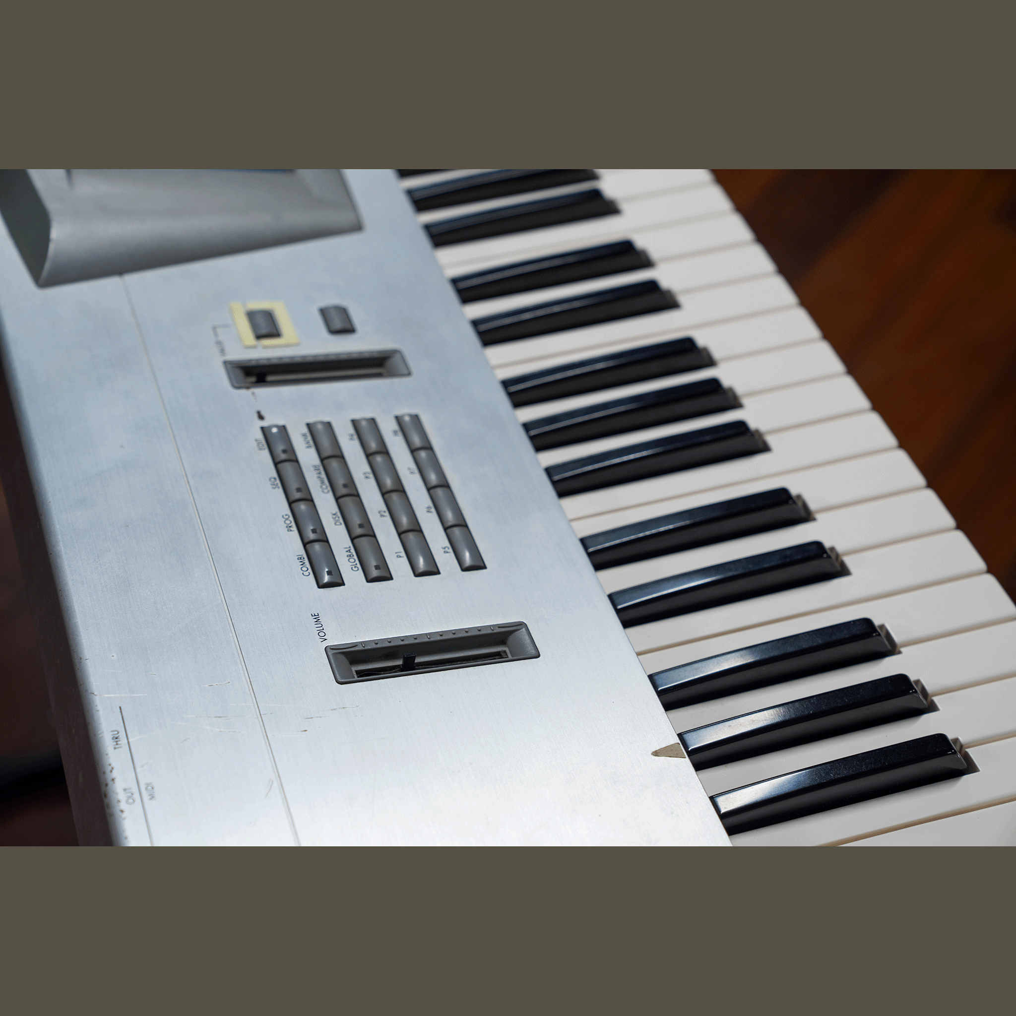 KORG 希少機種のジャンク品！【TRINITY V3 PRO】