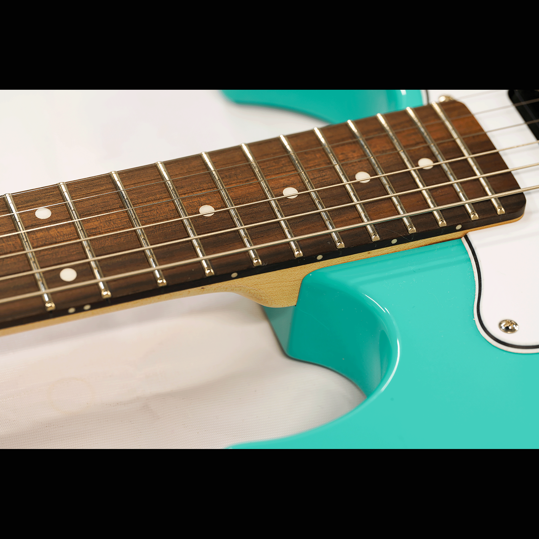 VOX アンプ内蔵トラベルギターの第二弾！【VOX APC-2AG】