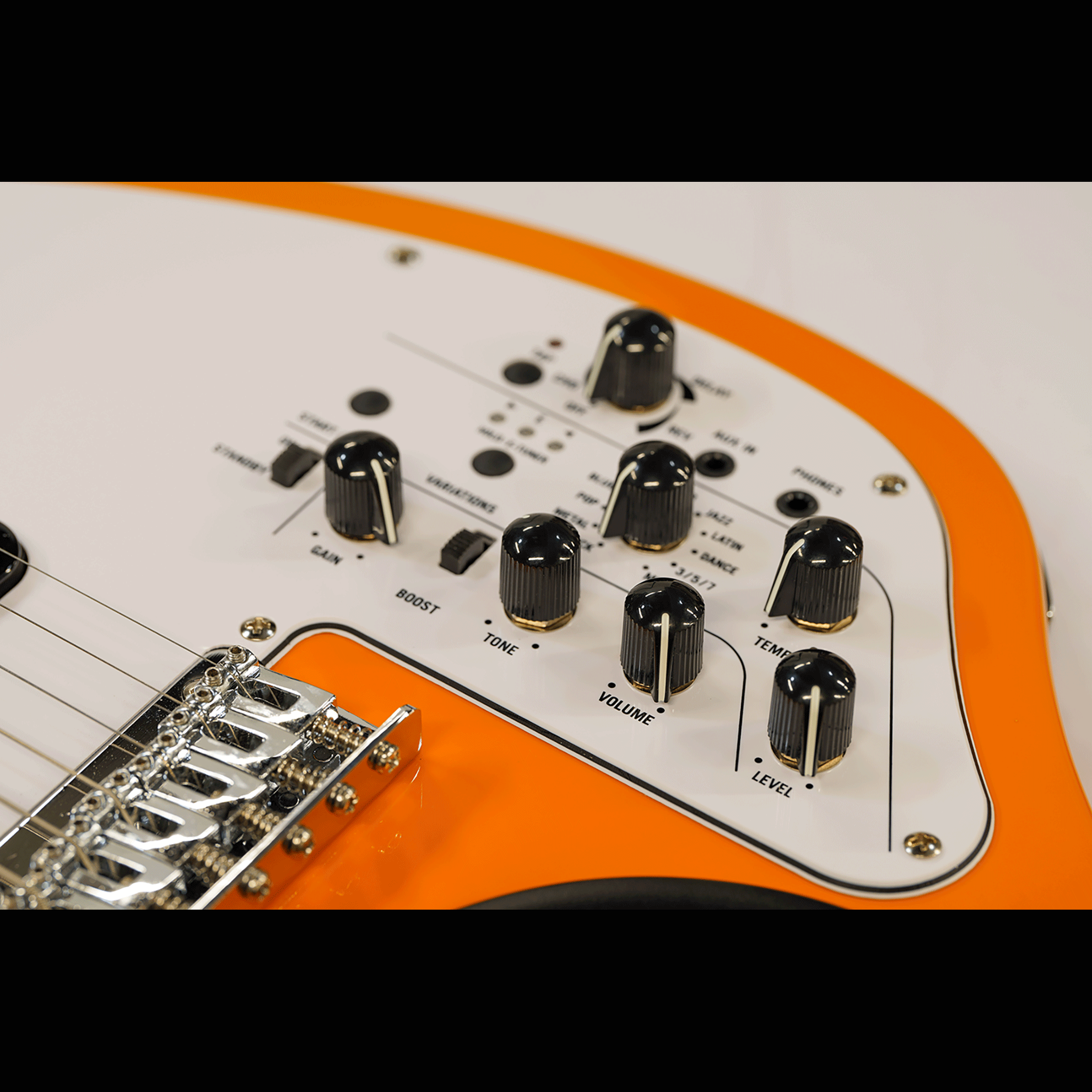 VOX　アンプ内蔵トラベル・ギター！ソファーに座ってかき鳴らそう！【APC-1 OR】