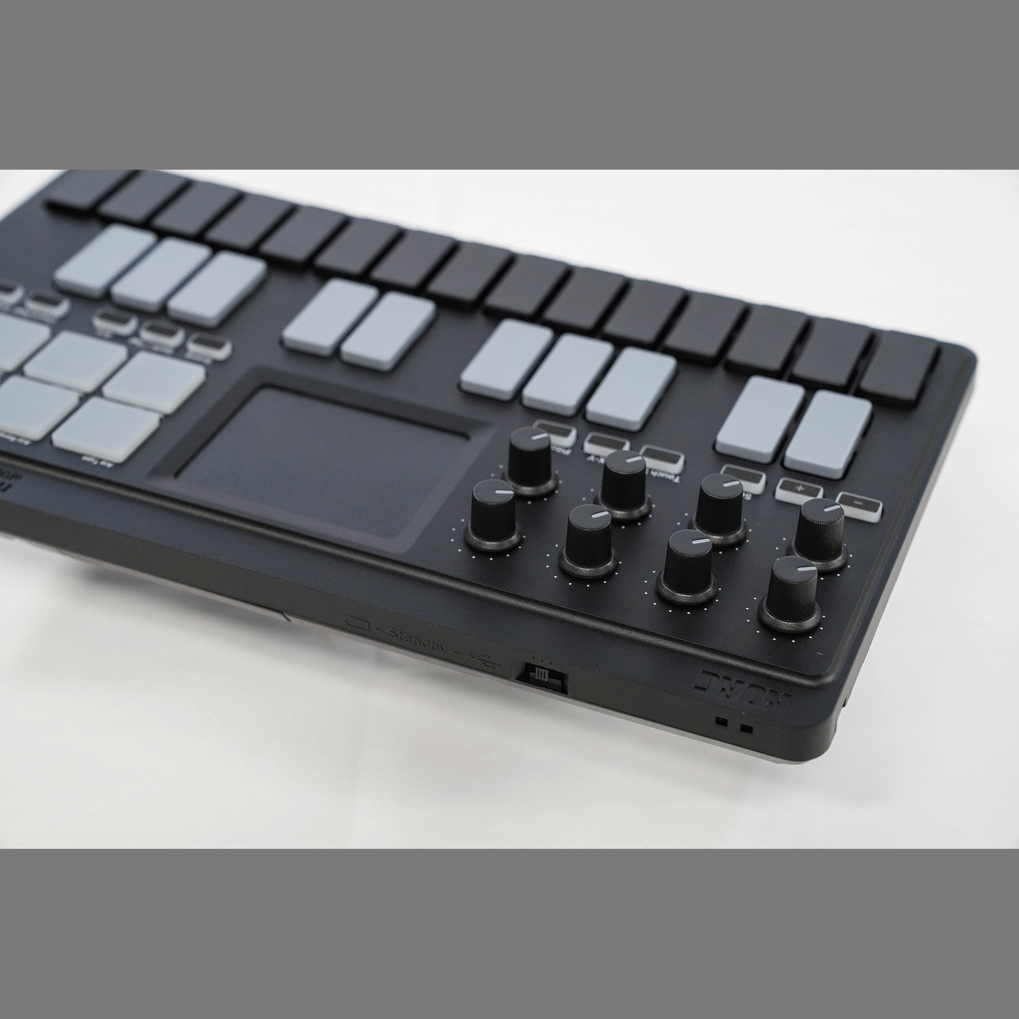 KORG オールインワン・モバイルMIDIキーボード【nanoKEY Studio】