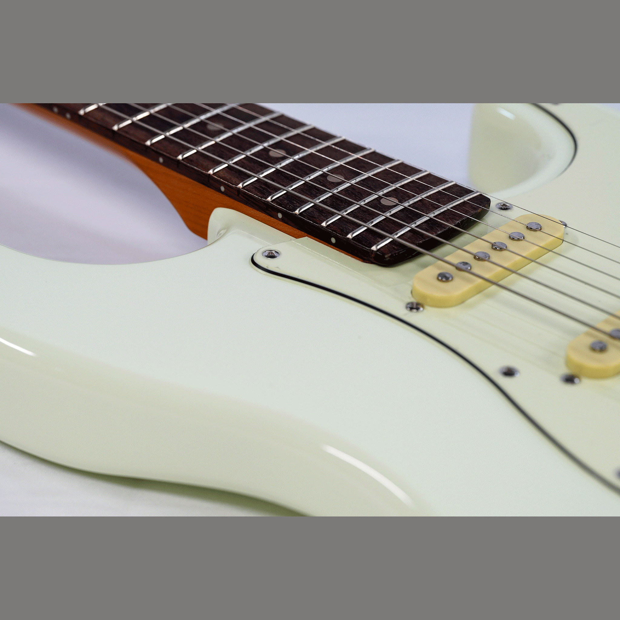 EKO キズありだからスペシャルプライス！シンプル＆風格漂う・スリーシングルP.U【EKO ST 300 Olympic White】
