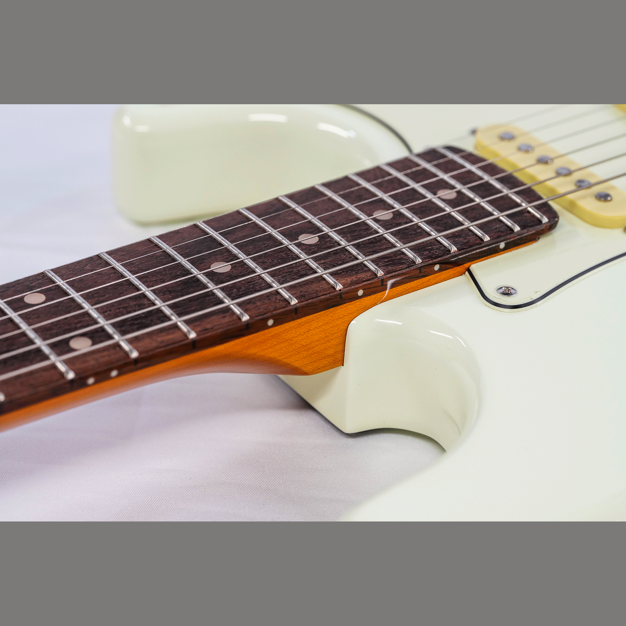 EKO キズありだからスペシャルプライス！シンプル＆風格漂う・スリーシングルP.U【EKO ST 300 Olympic White】