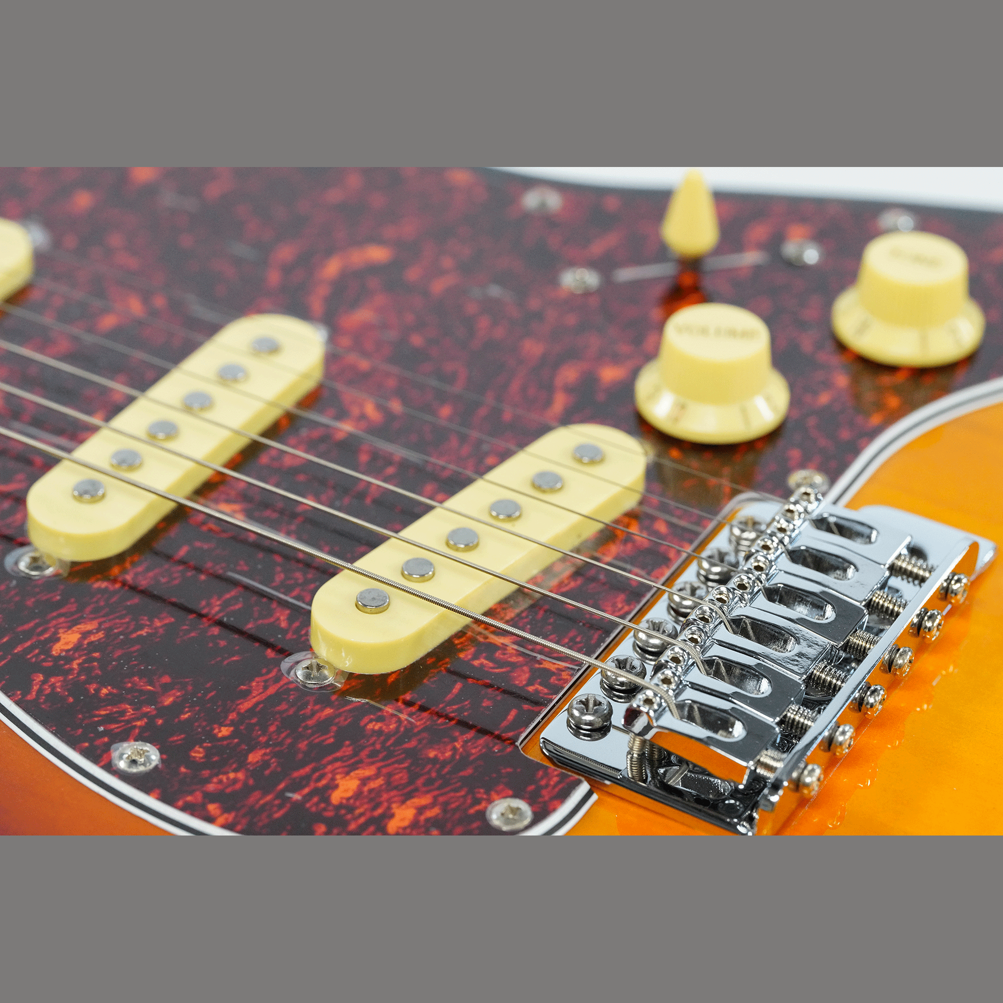 EKO 訳ありだからスペシャルプライス！シンプル＆風格漂う・スリーシングルP.U【EKO ST 300 SUNBURST】