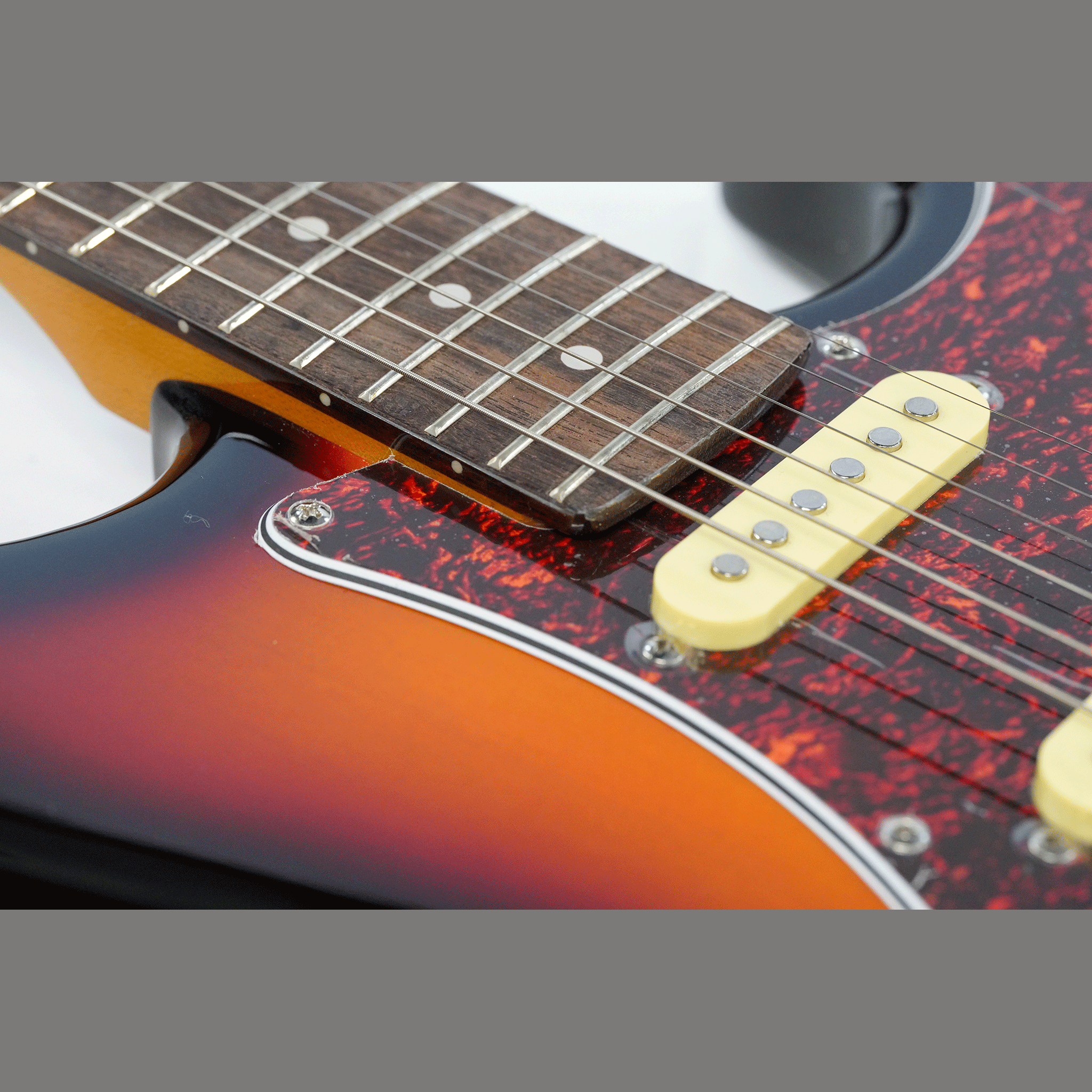 EKO 訳ありだからスペシャルプライス！シンプル＆風格漂う・スリーシングルP.U【EKO ST 300 SUNBURST】