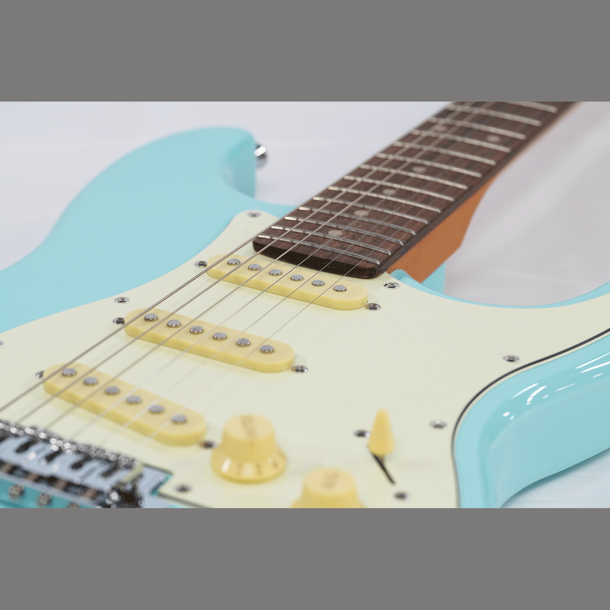 EKO キズありスペシャルプライス！シンプル＆風格漂う・スリーシングルP.U【EKO ST 300 Daphne Blue】