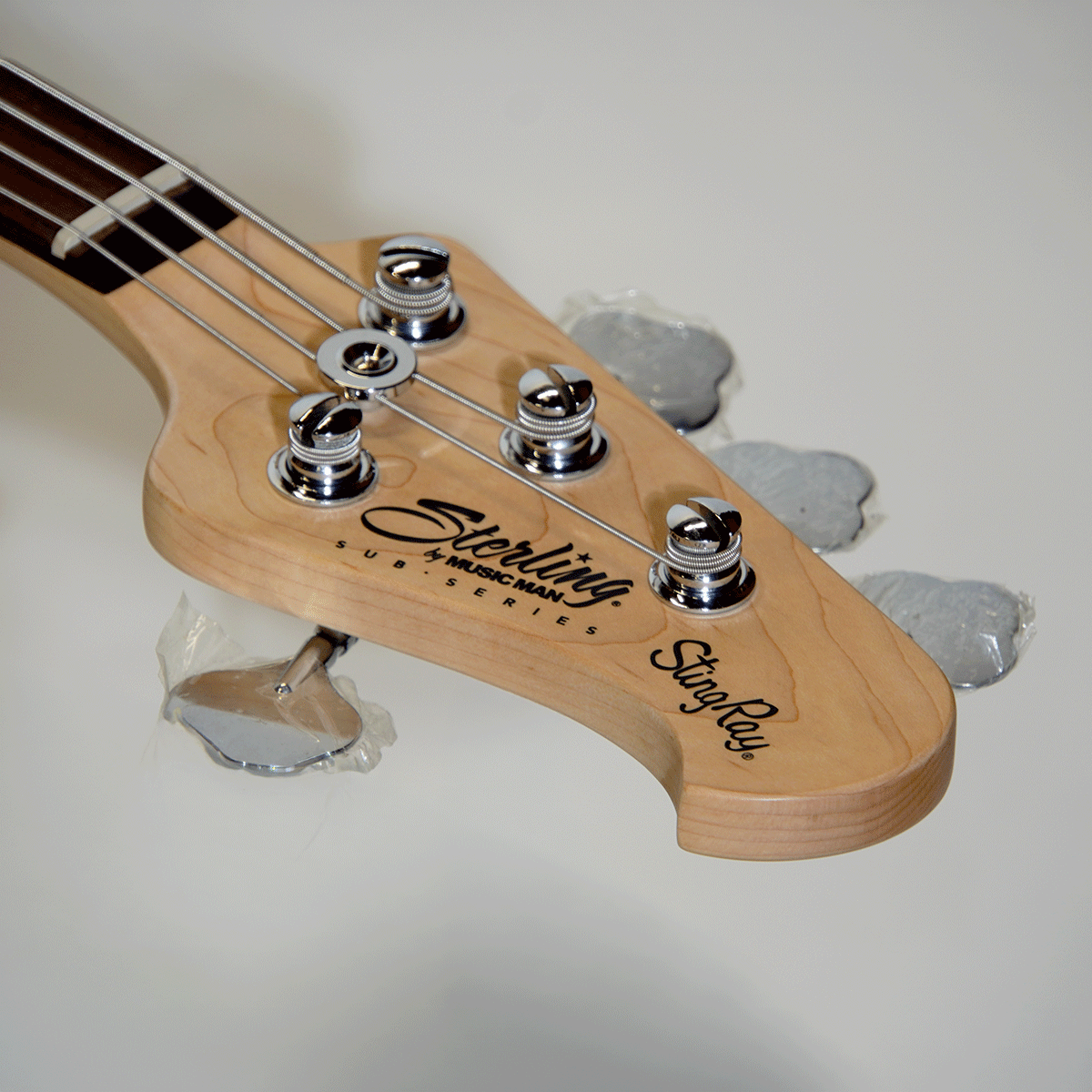 Sterling by Music Man エレキベース 【SUB Ray4 Walnut Satin】